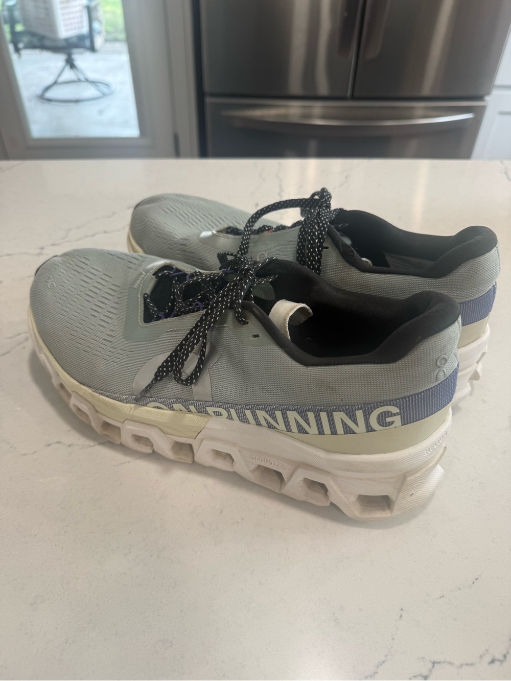 On Cloud Cloud monster 2  Men’s Athletic Sneaker Gray Size 9 Running Shoe